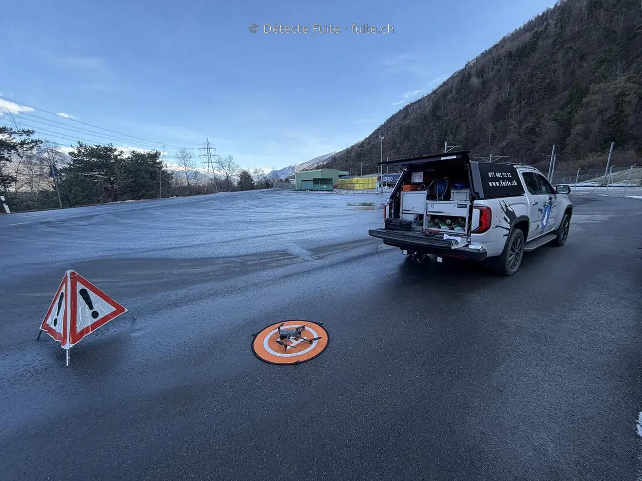 Véhicule Détecte Fuite et zone de préparation du drone pour une inspection thermique