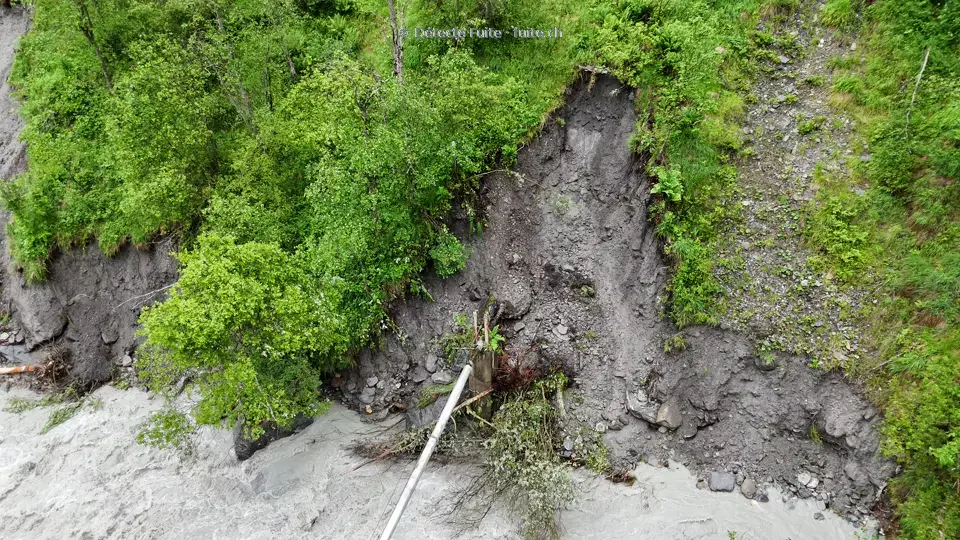 Vue de terrain dans la région d’Évolène, sur une berge difficile d’accès